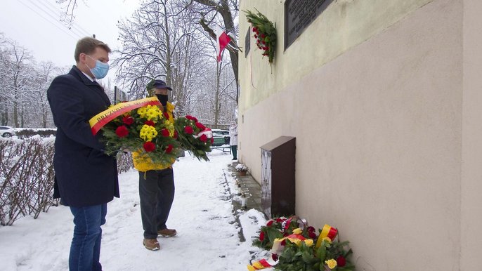 Wiprezydent Adam Wieczorek i Tadeusz Krzemiński, który jako dziecko został wysiedlony z osiedla - zdjecie: A. Janecki