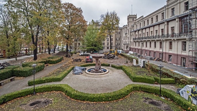 Nie tylko Pałac Poznańskiego przechodzi remont - fot. Stefan Brajter / UMŁ