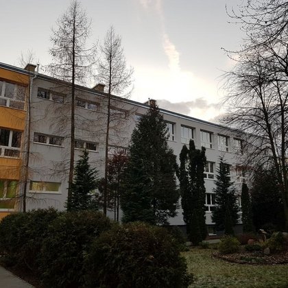 Szkoła Podstawowa nr 71 przy ul. Rojnej 58C w Łodzi po termomodernizacji 