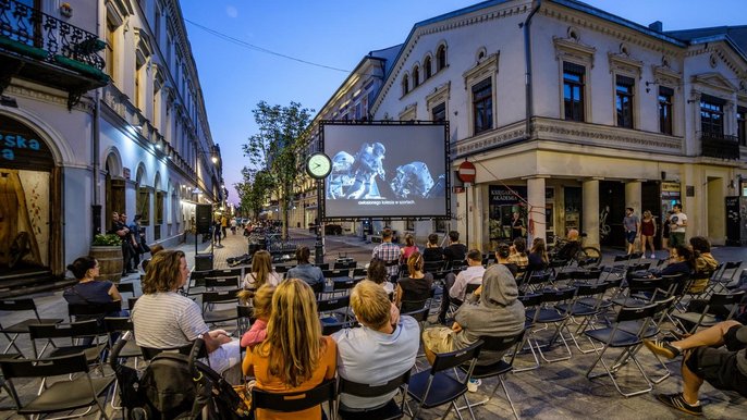 Letnie kino na Piotrkowskiej - fot. Sebastian Glapiński / UMŁ