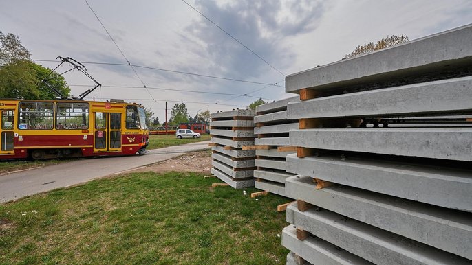 Na nowe torowisko na trasie pomiędzy Pomorską a Telefoniczną wykorzystane zostanie ponad 3 tys. metrów pojedynczej szyny, wykonane zostanie 14 rozjazdów wyposażonych w automatyczne podgrzewane zwrotnice i 3 krzyżownice – miejsca przecięcia się 